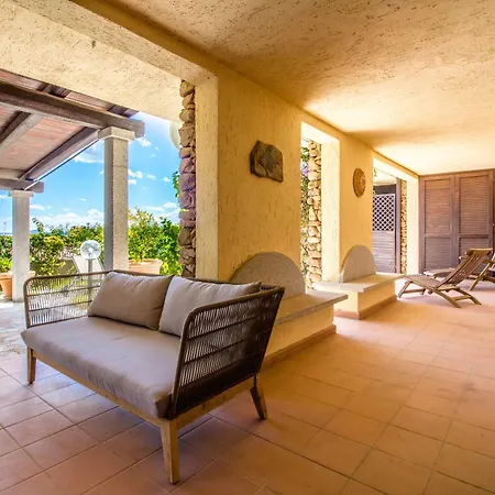- Sea View With Veranda! Apartment Golfo Aranci